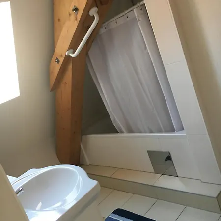 Dachgeschosswohnung Mit 2 Schlafzimmern 格拉茨