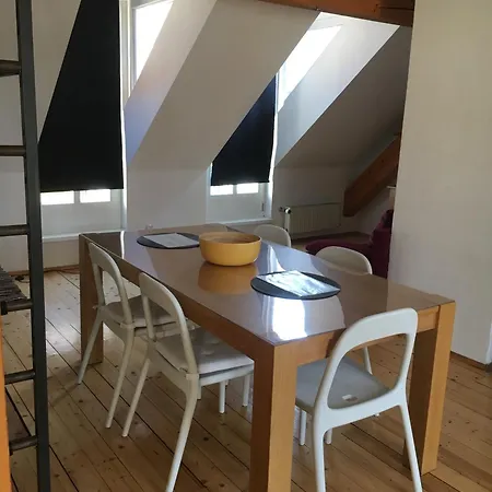Dachgeschosswohnung Mit 2 Schlafzimmern * Γκρατς