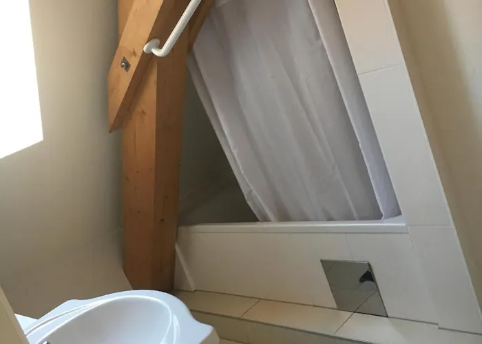 Dachgeschosswohnung Mit 2 Schlafzimmern 格拉茨